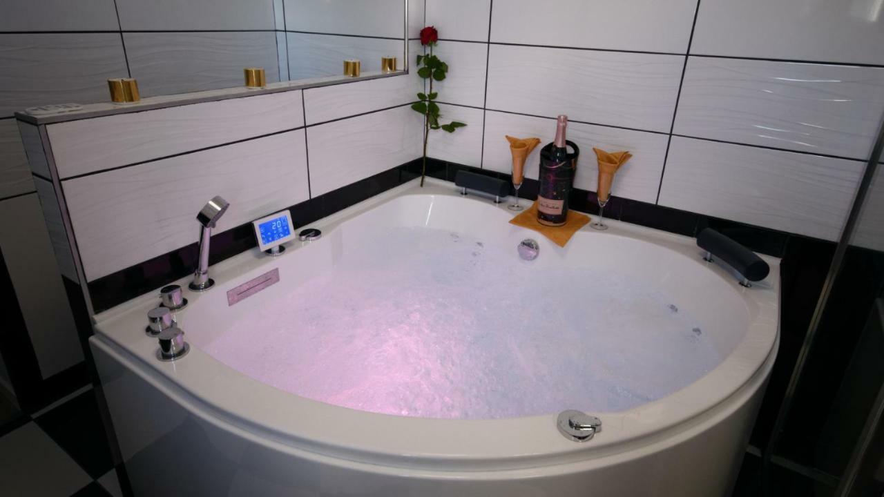 Mv Suite & Spa Reims Zewnętrze zdjęcie